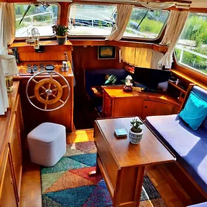 motor-yacht-amstelle.thehaguehotels.net/